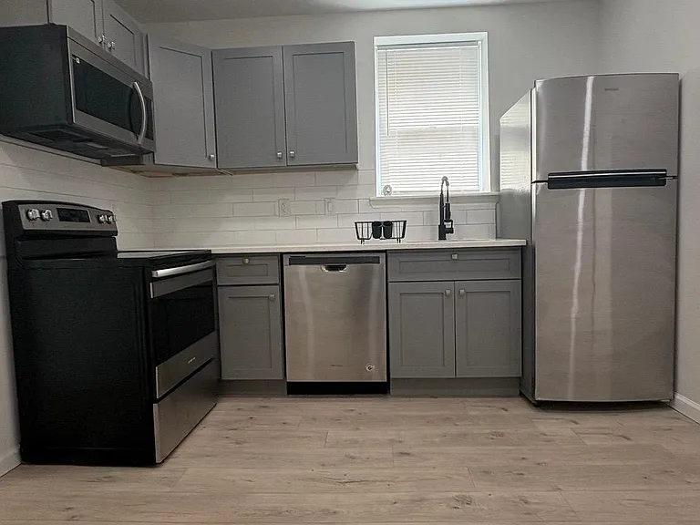 N 52nd St — Photo 15