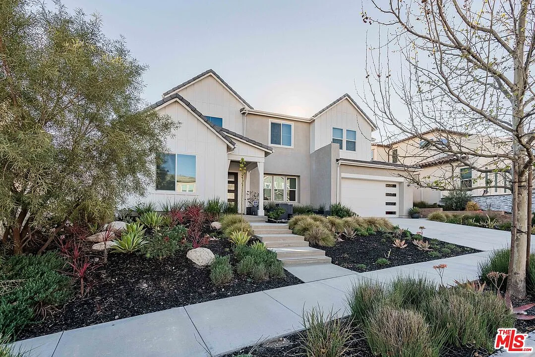 5 bed, 3.5 bath, 3630 sqft, $7,995 — Photo 1