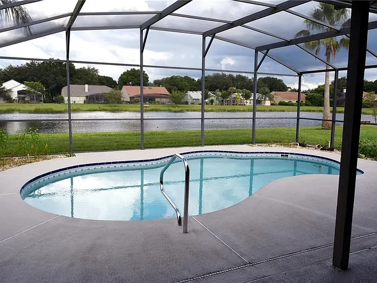 821 Laurelcrest Dr — Photo 16
