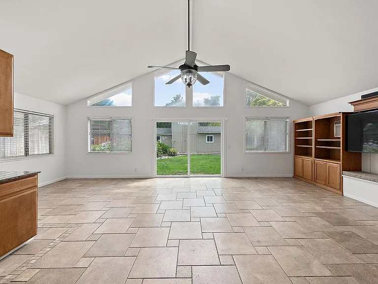 3012 Cherry Ave — Photo 10