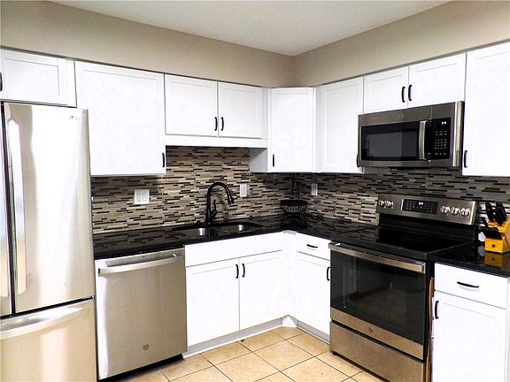 3rd image of 8716 N Chatham Ave