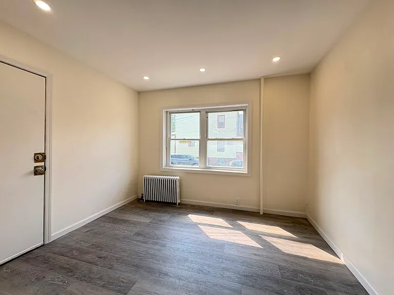 204 Duncan Ave #2 — Photo 2