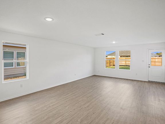 4th image of 330 Butterfly Rose Dr