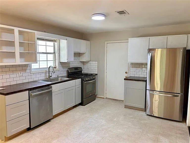 1055 Autumn Crest Ct — Photo 15
