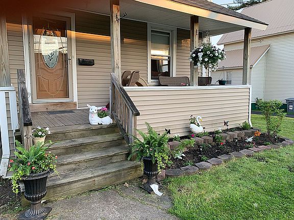 3rd image of 306 E Main St