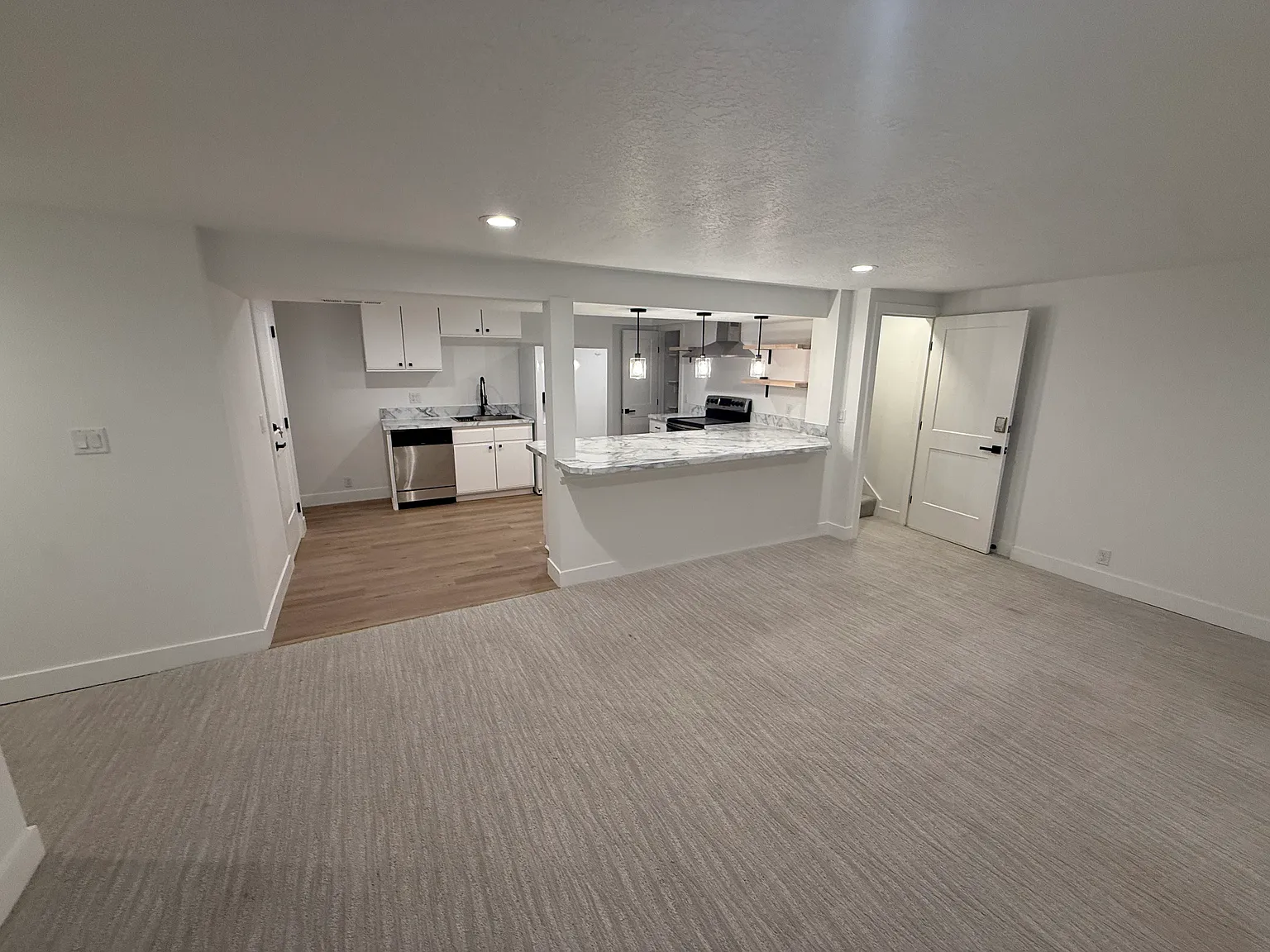 2 bed, 966 sqft, $1,600 — Photo 3