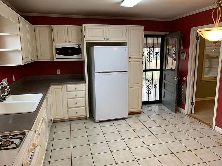 252 Paris Pike — Photo 2
