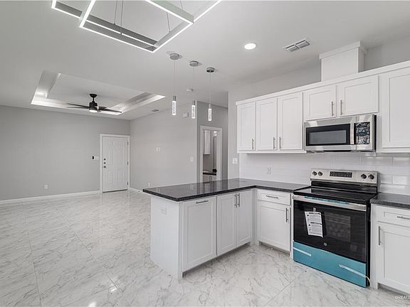 4th image of 901 N Clarence Ave #4