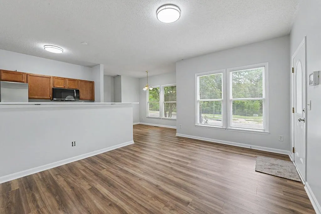 2211 Charles Harshaw Ave — Photo 3