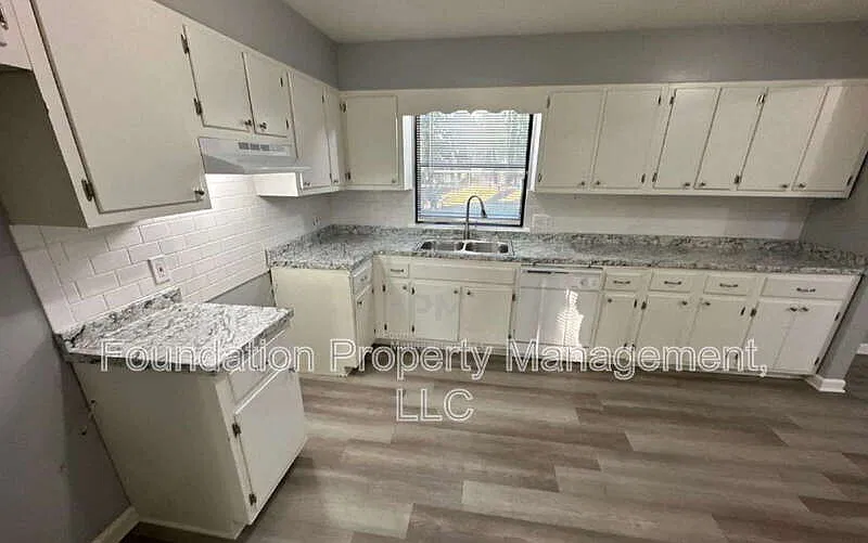 3 bed, 2.0 bath, 1510 sqft, $1,695 — Photo 3