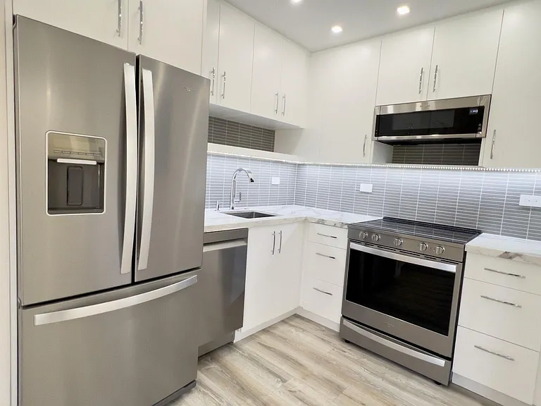 455 NE 16th Ave #10 — Photo 3