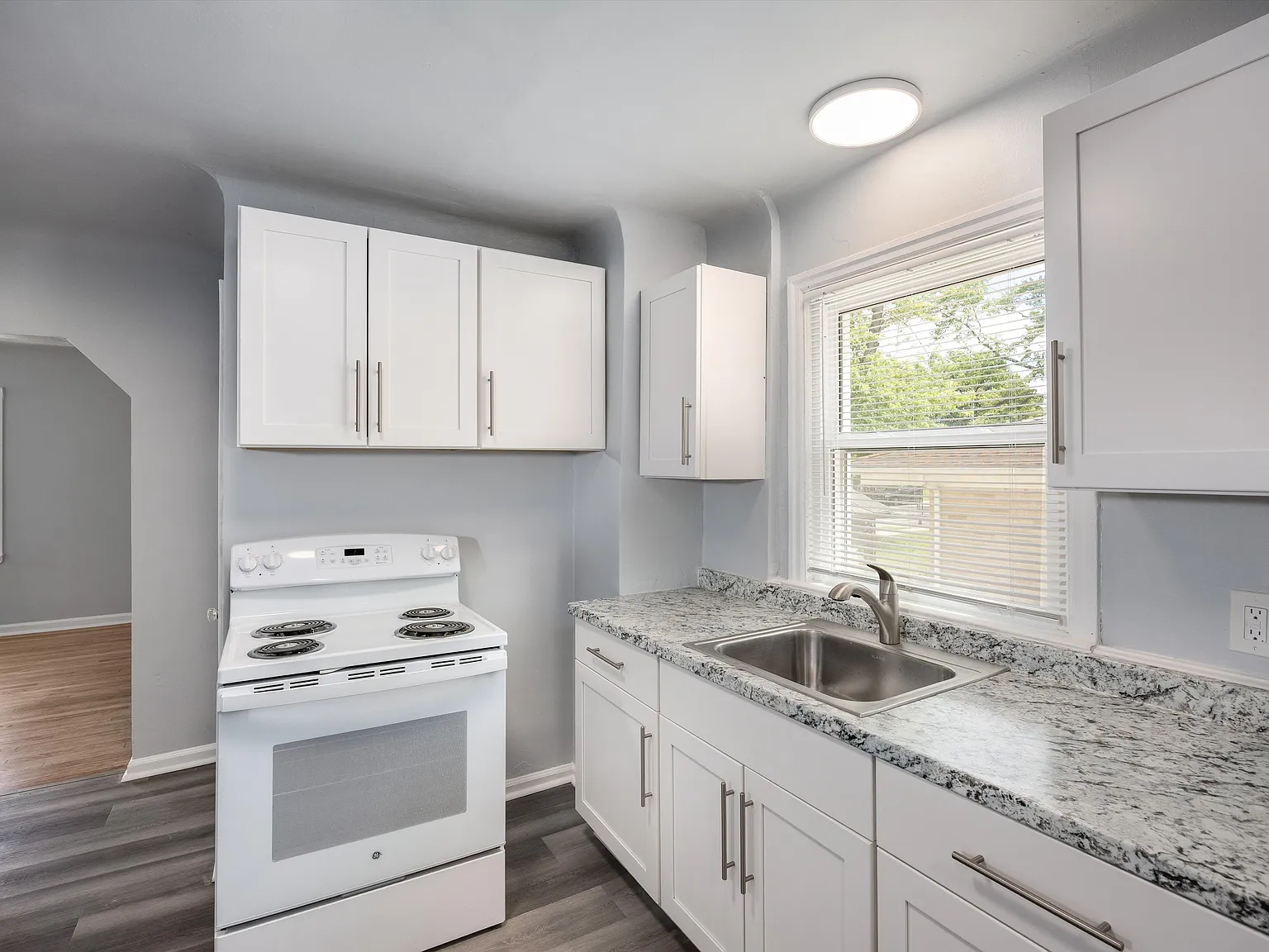 22911 Hayes Ave — Photo 4