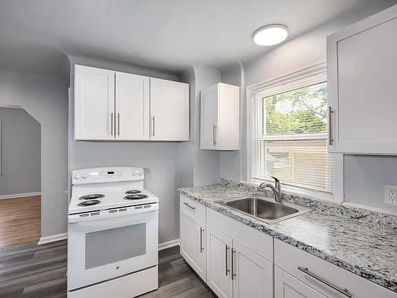 4th image of 22911 Hayes Ave APT 1