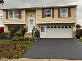 71 Martinique Dr, Buffalo, NY 14227