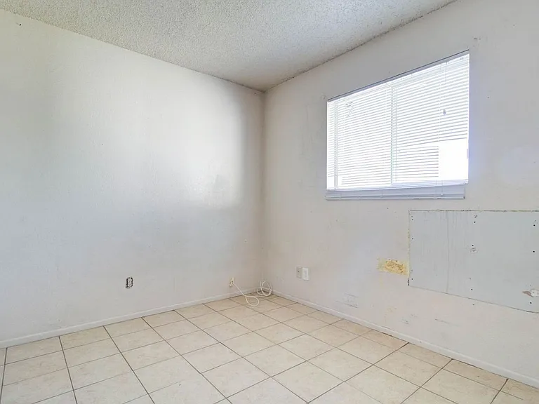 373 N Williams St — Photo 15