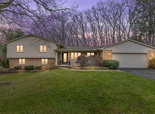 6866 Spruce Dr, Bloomfield Hills, MI 48301