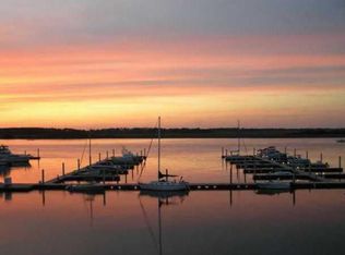 67 10th St W #B5, Folly Beach, SC 29439