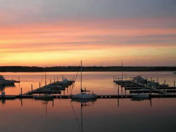 67 10th St W #B5, Folly Beach, SC 29439