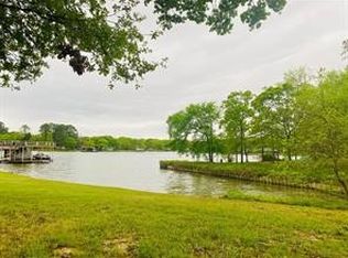 102 Bear Creek Dr, Mabank, TX 75156