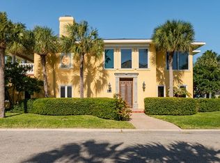 1 Laguna Ln, Rockport, TX 78382