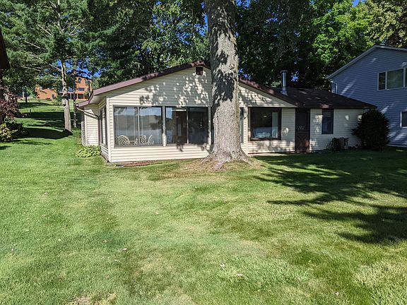 4th image of 4040 S Sherman Ave