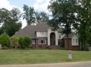 128 Emerald Lake Dr, Jackson, TN 38305