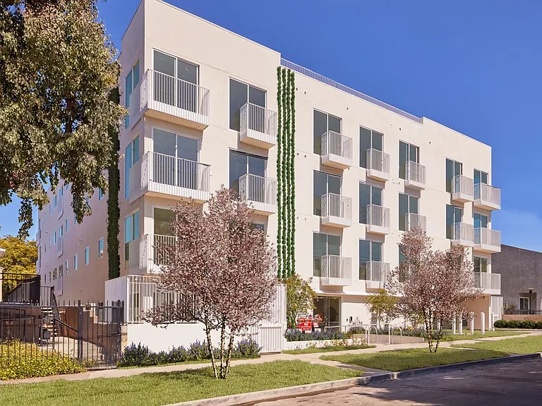 636 N Juanita Ave — Photo 24