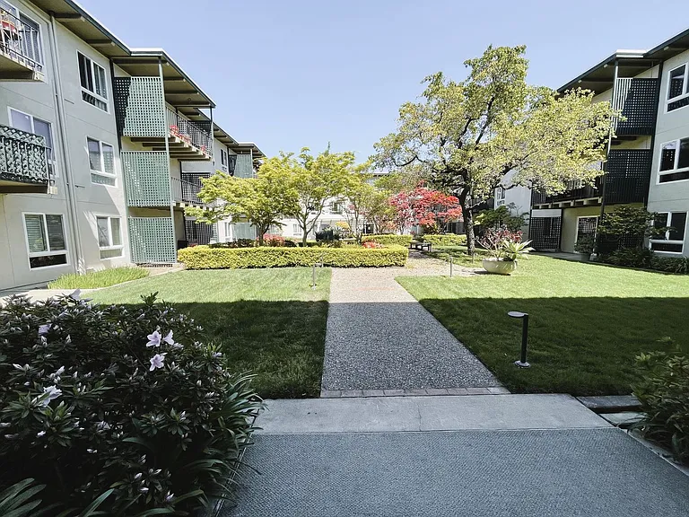 902 Peninsula Ave #207 — Photo 17