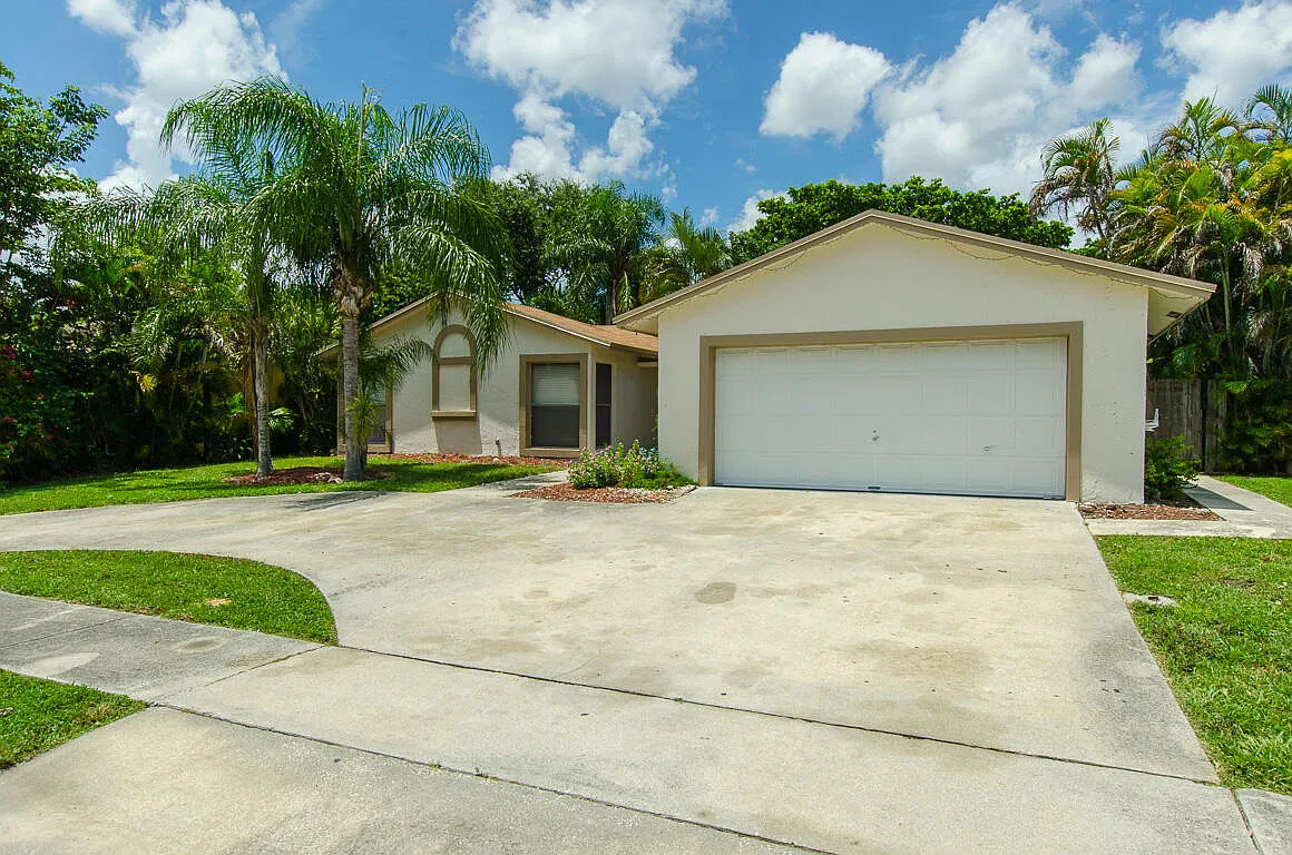 3 bed, 2.0 bath, 1528 sqft, $3,900 — Photo 3
