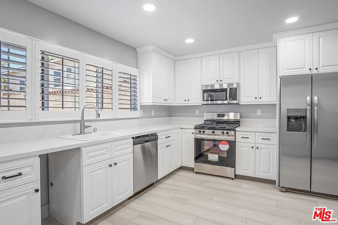 1 bed, 1.0 bath, 649 sqft, $3,000 — Photo 1
