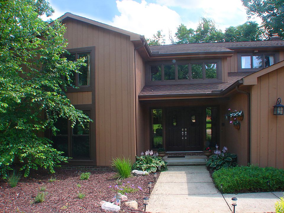 1st image of 32640 North Burr Oak Drive