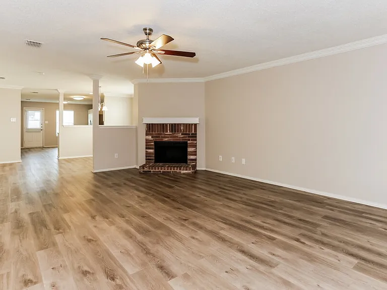 2365 White Pine Dr — Photo 3