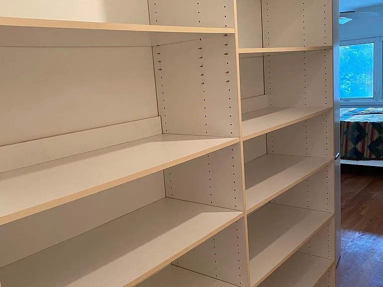 walk in closet to bedroom