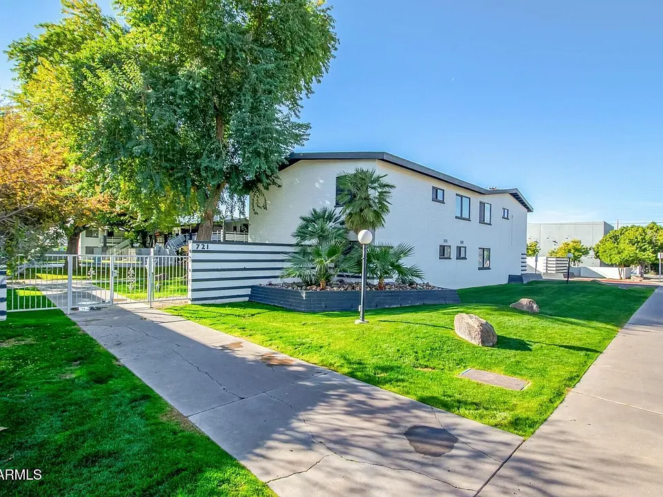 721 E Montebello Ave #108