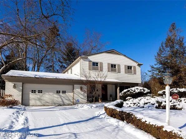 1295 Lakeside Rd, Birmingham, MI 48009