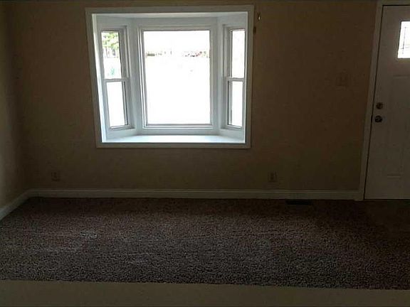 3rd image of 302 Westlea Dr