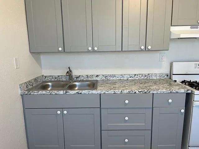 2 bed, 700 sqft, $890 — Photo 1