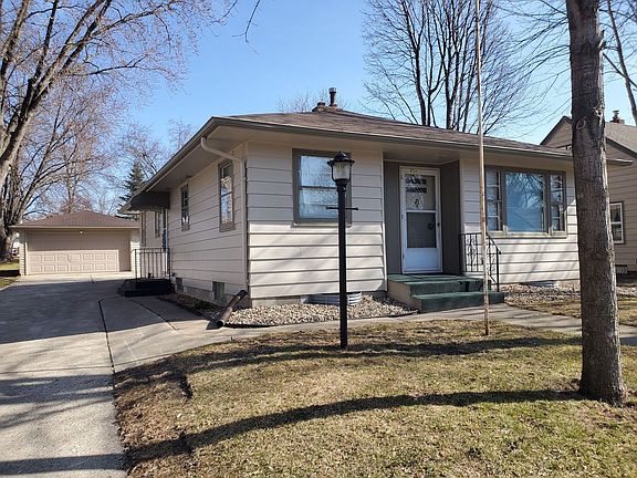 2nd image of 715 SE Mary Ave