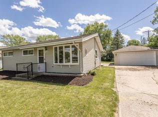 14511 W Dianne Dr, New Berlin, WI 53151