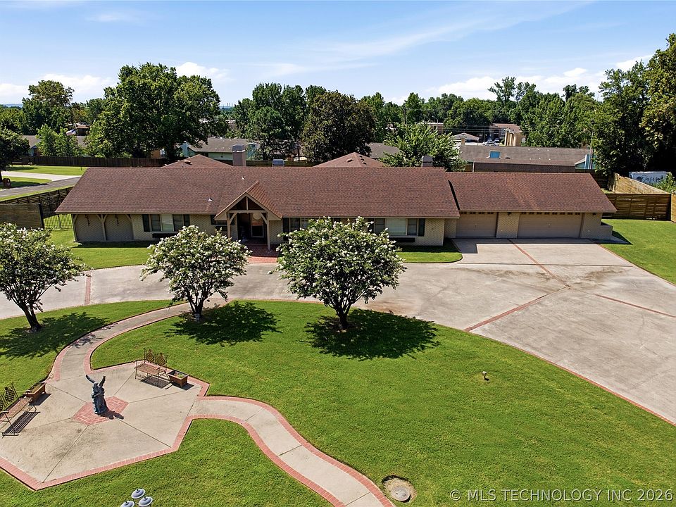 1st image of 3615 Country Club Dr