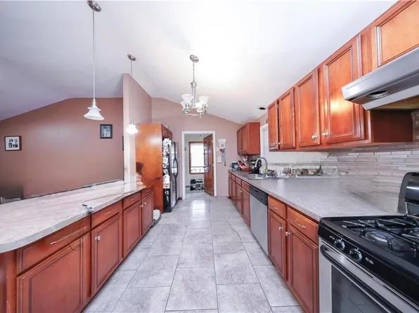 157 Exeter Street image 18 of 40