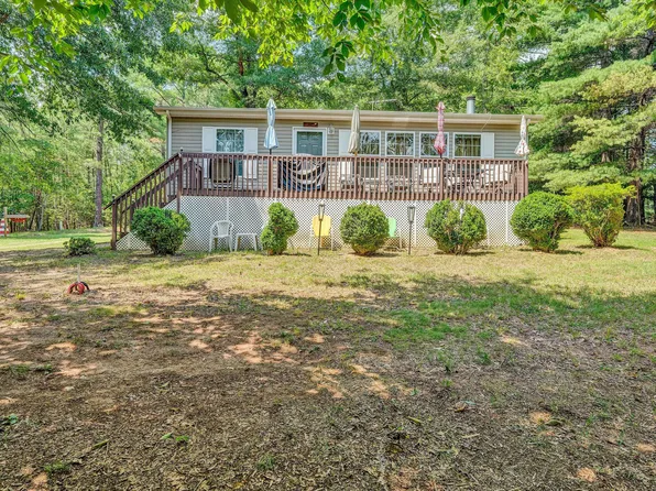 1140 Lauras Ln, Huddleston, VA 24104
