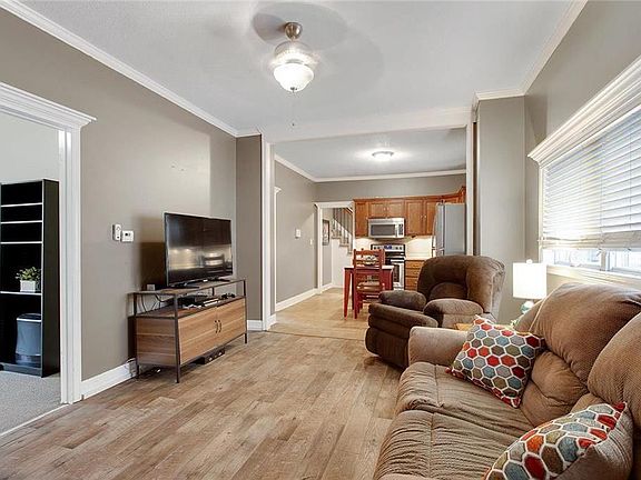 4th image of 910 Homer Ave