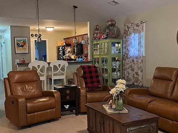 5th image of 26 Chimney Springs Dr