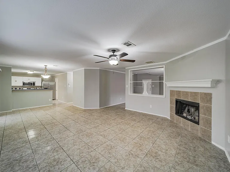 812 Sussex Dr — Photo 3