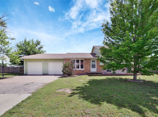 1403 Blossum Ave, Haysville, KS 67060