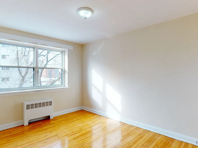 385 Besserer St — Photo 35
