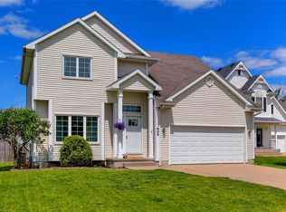 806 75th St, West Des Moines, IA 50266