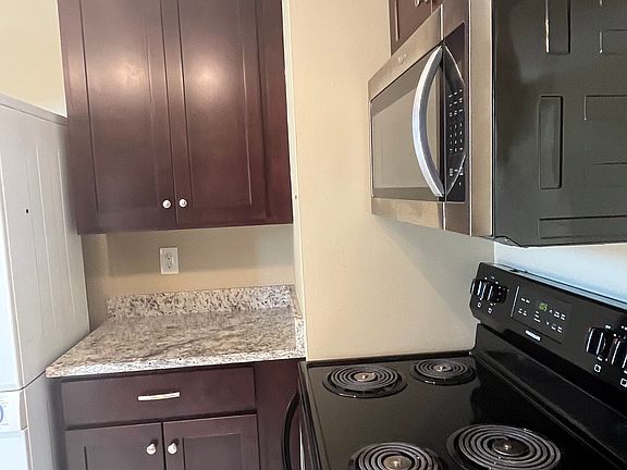 4th image of 3003 Oakland Ave #B
