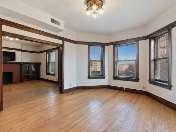 The Rosenheath, 2335 W Wisconsin Ave APT 3, Milwaukee, WI 53233